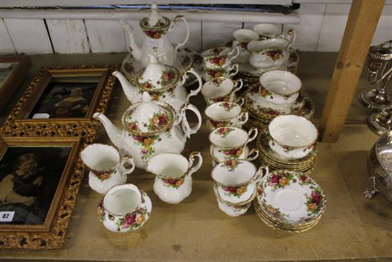 Royal Albert tea set(-)
